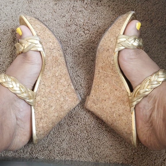 Jessica Simpson Gold slide on wedges No Damage - Picture 6 of 6